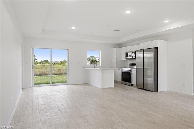 Photo - 835 Palomino St E