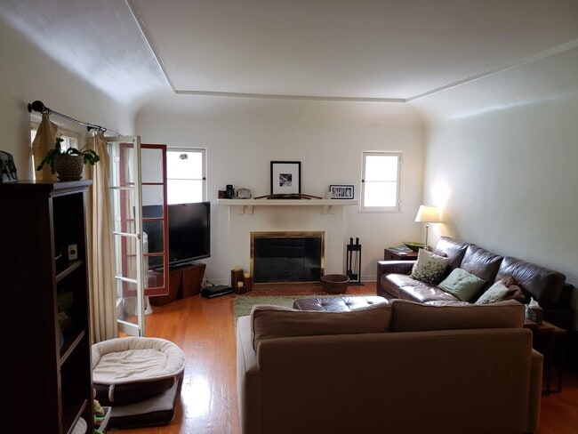 Living Room - 2090 E Mountain St