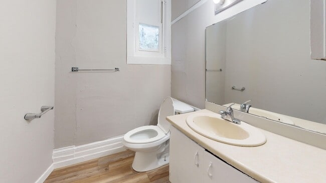 104 8th St NE Unit 104 8th St NE