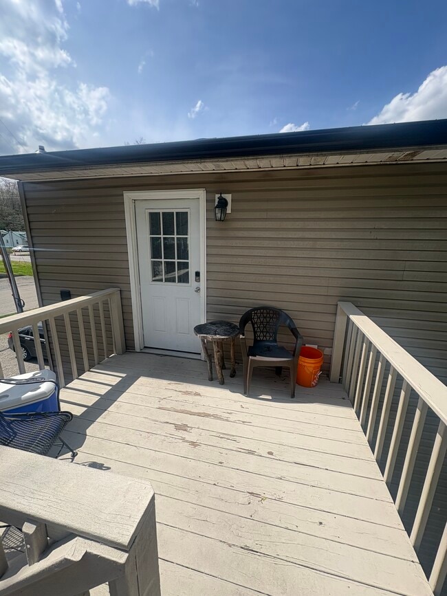 Photo - 311 Railroad St Unidad Apt. B