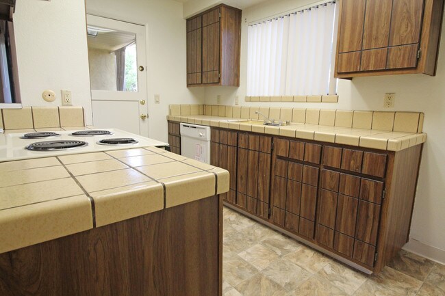 Ramona Vista Kitchen - Romona Vista Way