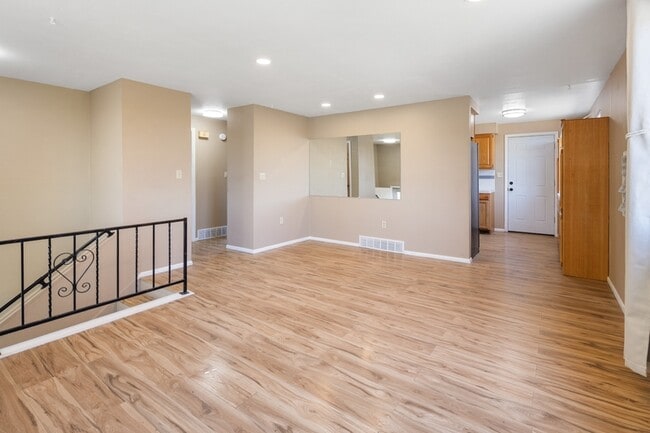 Photo - 405 S Kipling St