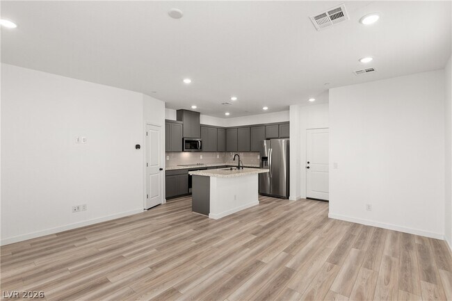 Photo - 194 Wewatta Ave