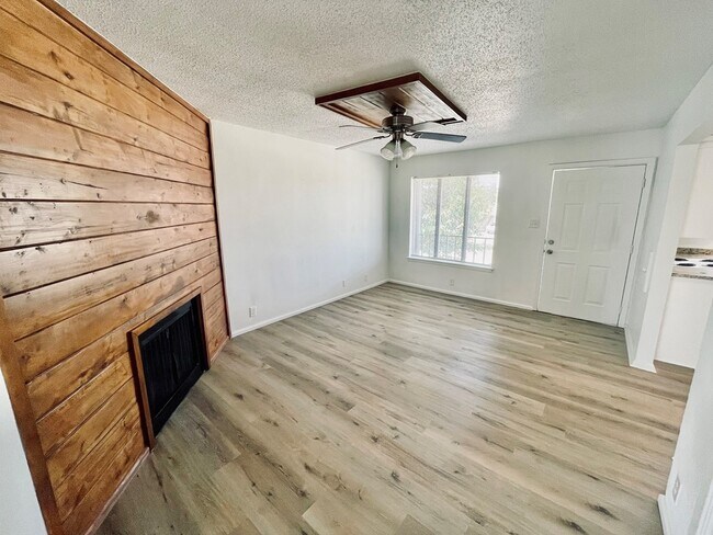 Photo - 1203 Redwood St