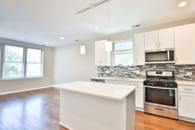 Photo - Gorgeous 1Bed/1Bath in Logan Square! Condo Quality! In-Unit Laundry! Central Air! Unidad 2F