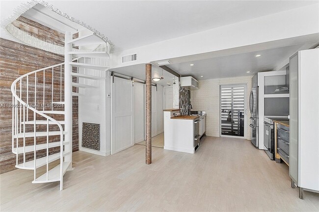 Photo - 517 NE 38th St