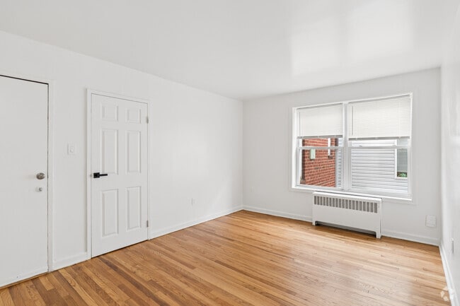 2BR, 1BA - 700SF - Living Room