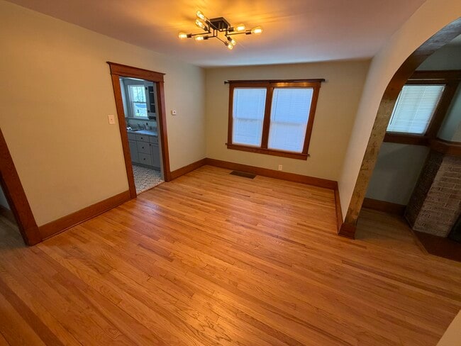 Photo - 2222 Duncan St