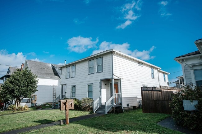 Building Photo - 917 I St Unit C