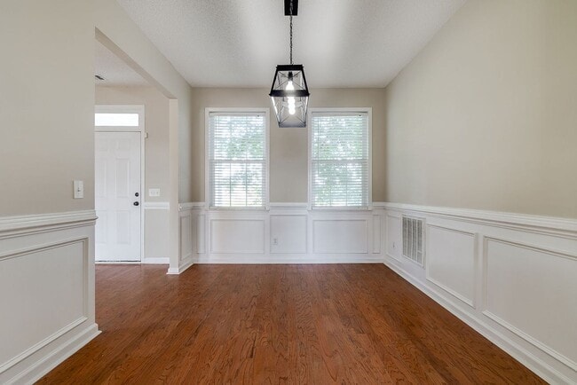 Photo - Beautiful Custom Home on Golf Course