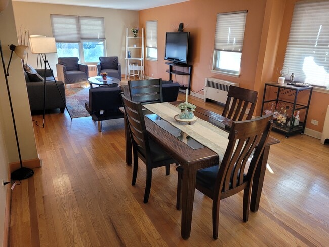 Photo - 3044 W Addison St