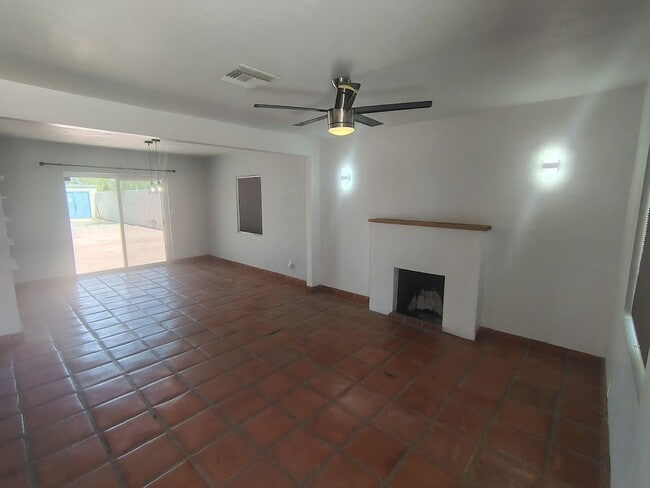 Photo - 23 E Adams St