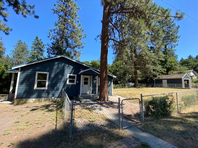 Side - 2002 E 15th Ave