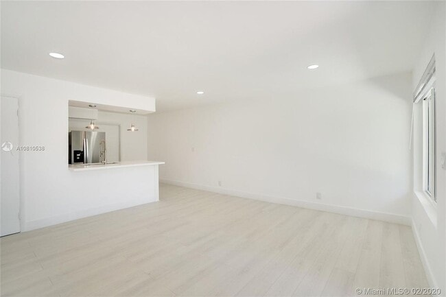 Photo - 1301 NE 147th St