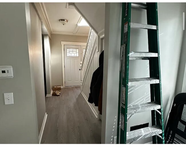 Photo - 307 W Lynde St