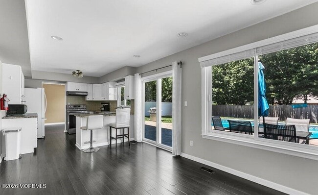 Photo - 960 Green Hill Blvd