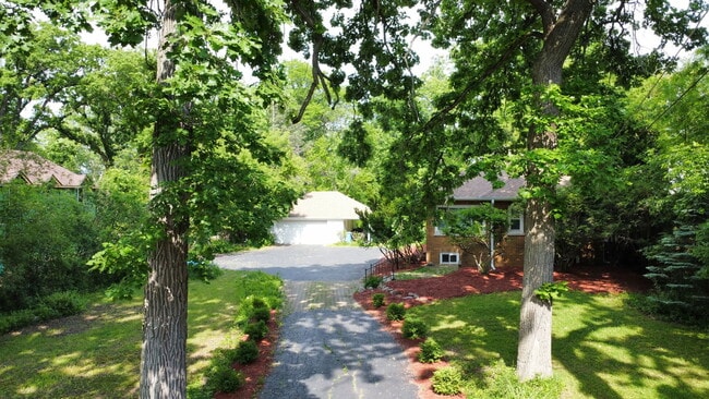 Building Photo - 2325 Shady Ln