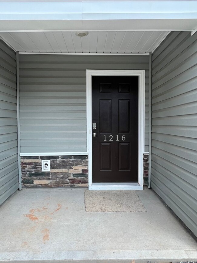 Photo - 4 Bed 2.5 Bath