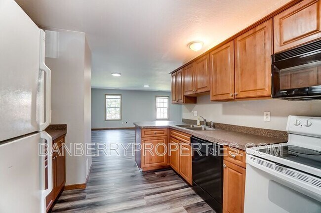 Photo - 1117 N Byrne Rd