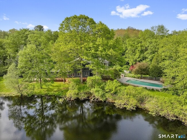 Building Photo - 6 Old Orchard Dr