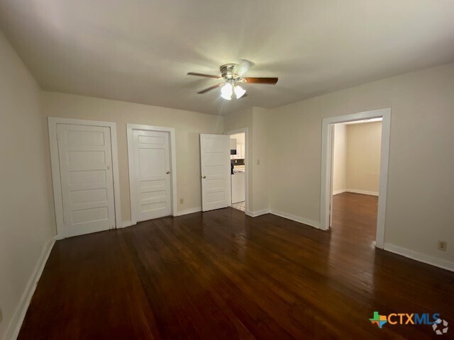 Building Photo - 703 S Laurel Ave Rental