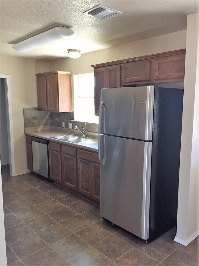 Photo - 941 Brookview Dr