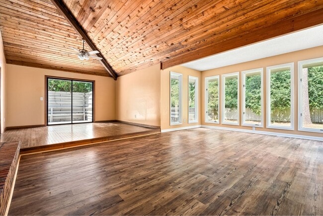 Photo - 4Bed/2Bath Available!