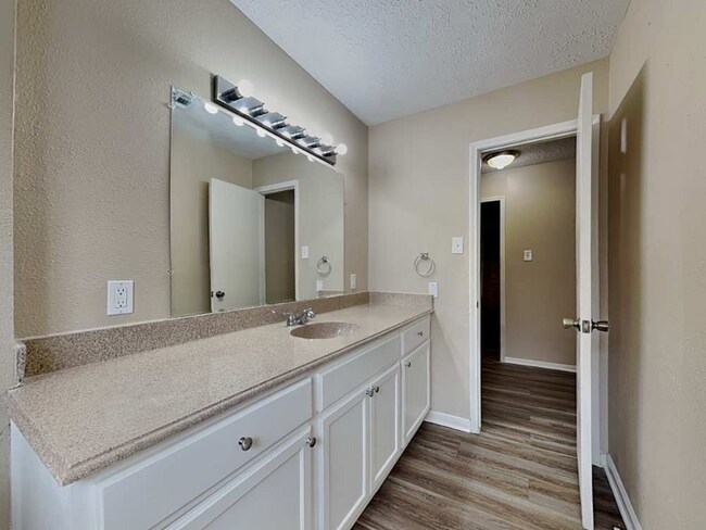 Photo - 4703 Lost Oak Dr