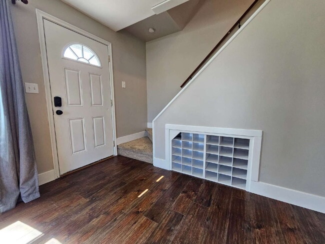 Photo - 3-Bedroom Shelby Twp Home on Spacious Lot with Large 2 Car Garage. Laminate Flooring on Main Floo...