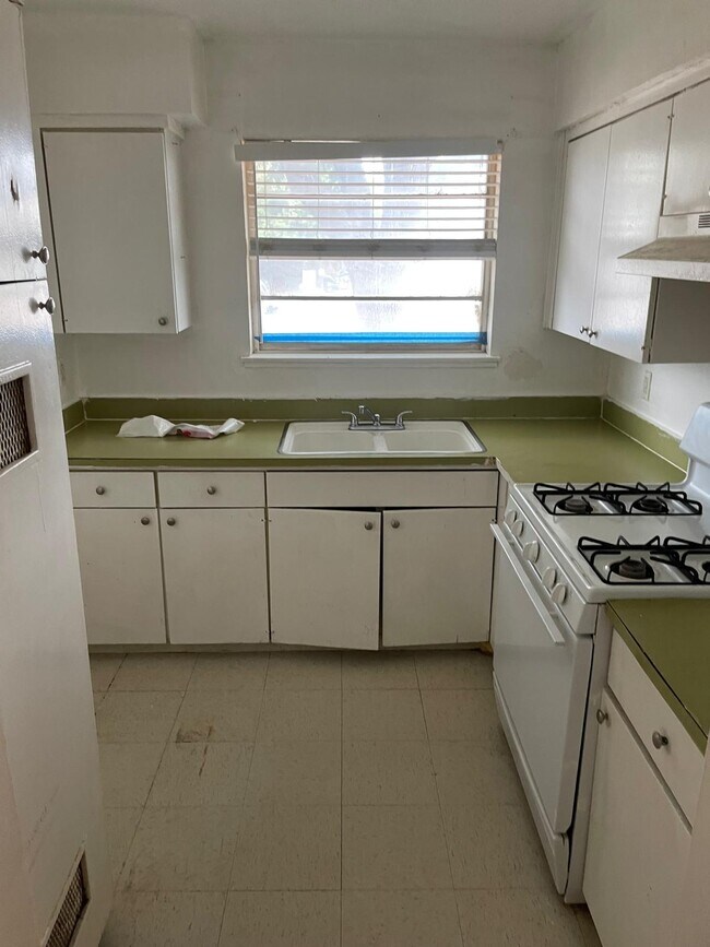 Photo - 1300 N Walnut Ave Unit 32