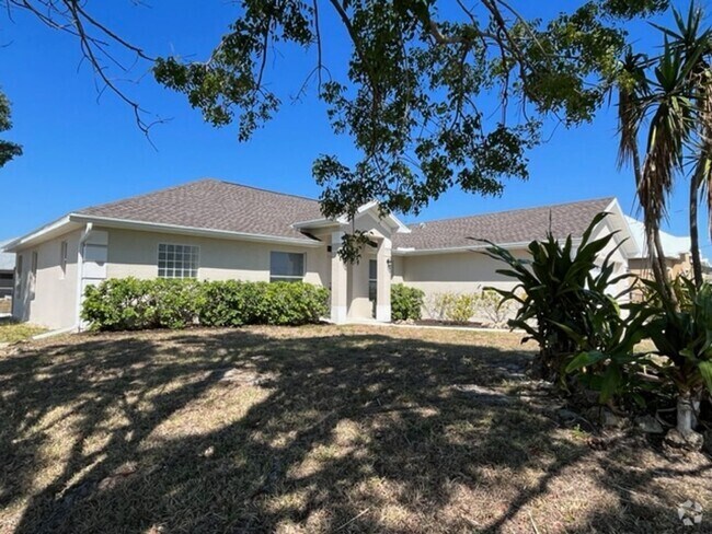 Building Photo - 1530 SW 19th Ave Rental