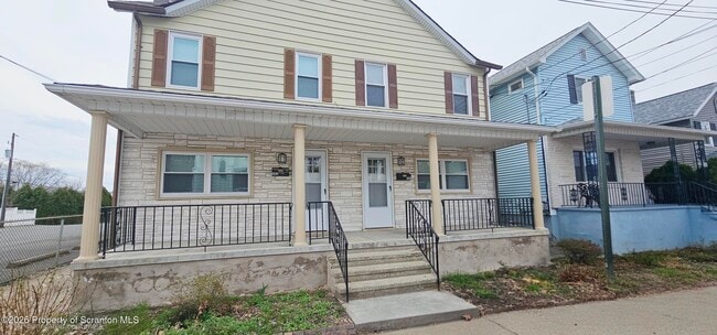 Building Photo - 304 Vine St