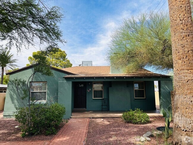 Building Photo - *** COMING SOON***3 Bedroom 1 1/4 Bath Hom... Rental