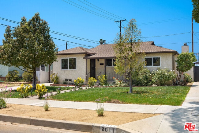 Building Photo - 2011 Evergreen St Rental