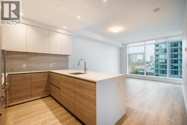 680 Quayside Dr Unit 605