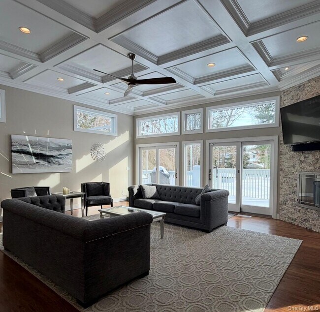 10 Skyes Neck Ct
