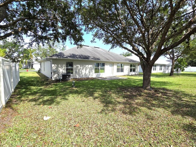 Photo - Spacious Rooms~Sunny~Large Yard~4Beds~3Bat...