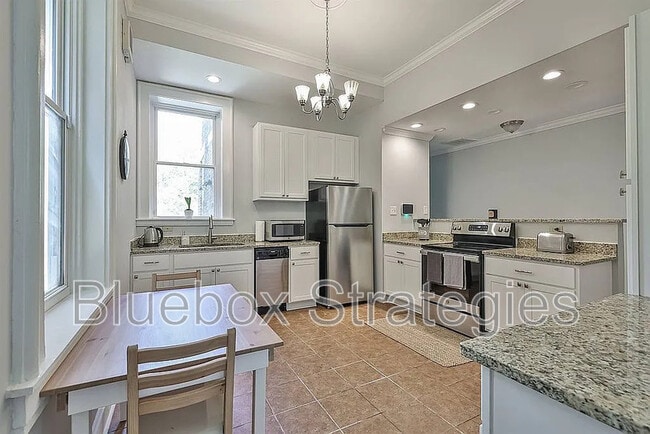 Photo - 2281 Loth St