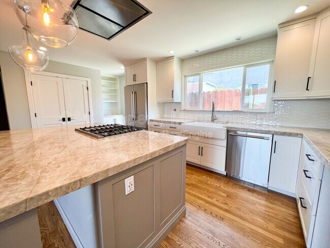 Photo - 1726 Hilton St