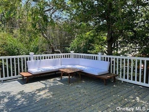 570 Bayberry Walk
