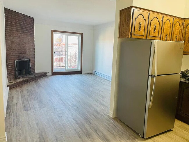 Building Photo - 73 Roncesvalles Ave Unit 2