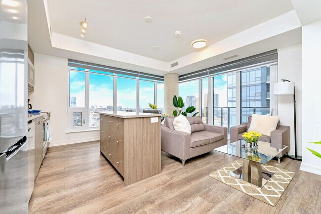 Building Photo - 639 King St W Unit SI ID1244670P