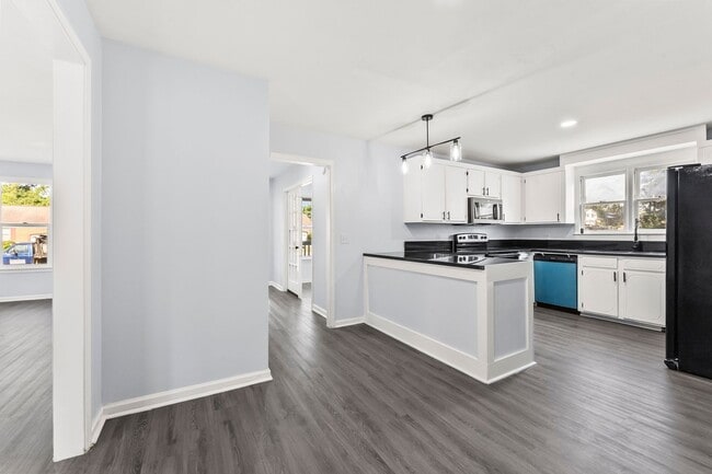 Photo - 2412 Bendemeer Dr