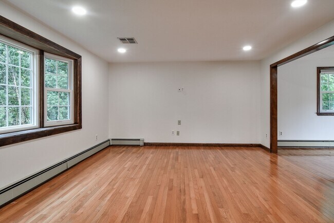 27 Woodland St