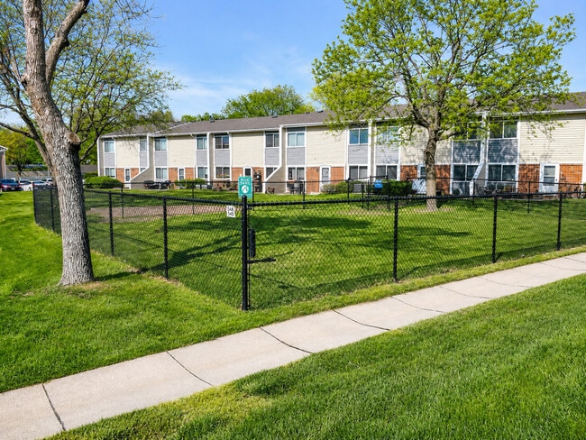 Fenced Dog Park at Sunset Ridge - Sunset Ridge Townhomes