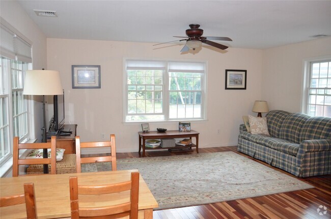 Building Photo - 271 Purchase St Unit A Rental