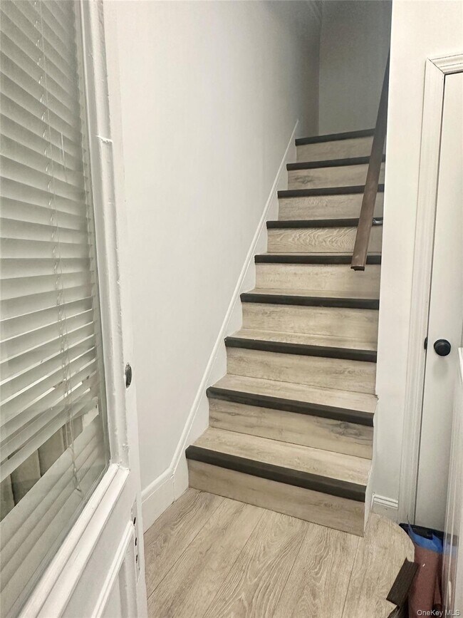 Photo - 525 E 5th St