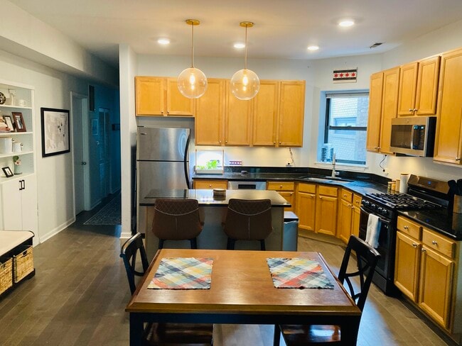 Photo - 1457 W Cuyler Ave Unit 2W