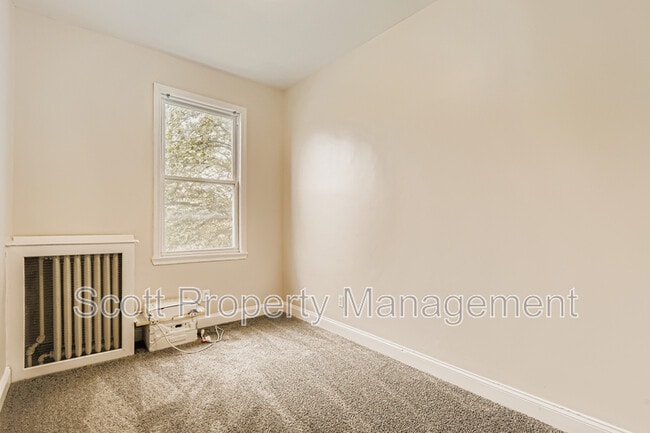 Photo - 824 E 33rd St