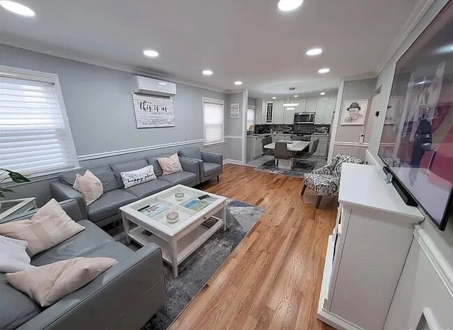 Photo - 516 E State St